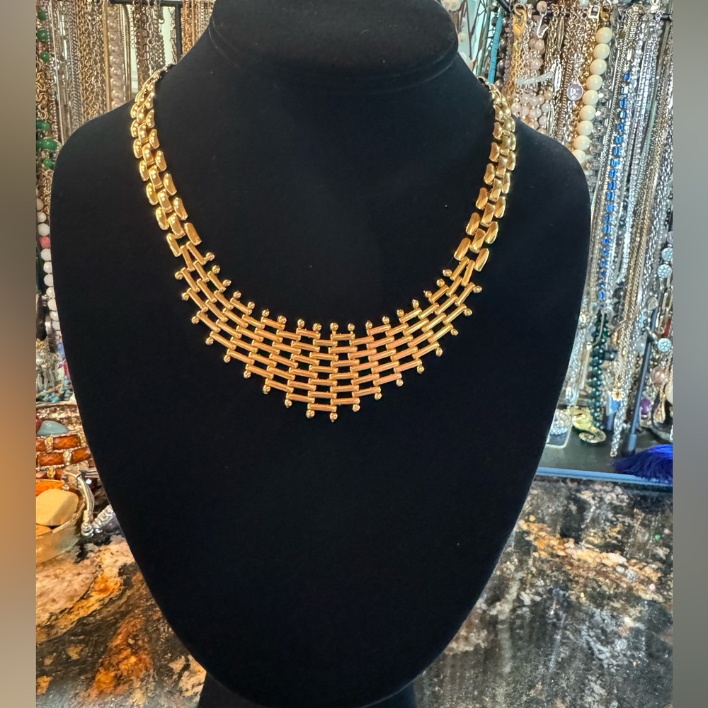Elegant Gold Necklace for Women